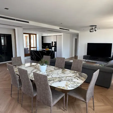 Luxury Penthouse At The Historical Centre Parking