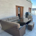 Luxury Penthouse At The Historical Centre Parking Lägenhet
